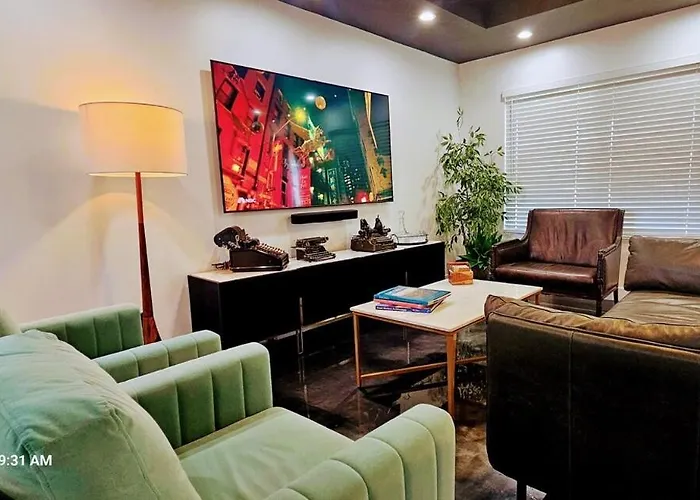 Walk 2 Old Town 4 Bathrooms 5 Bedrooms Golf Putting Pool Table 12 Min To Airport Scottsdale