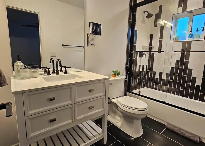 Сasa de vacaciones Walk 2 Old Town 4 Bathrooms 5 Bedrooms Golf Putting Pool Table 12 Min To Airport