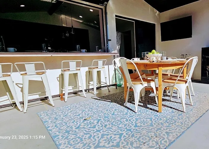 Walk 2 Old Town 4 Bathrooms 5 Bedrooms Golf Putting Pool Table 12 Min To Airport Сasa de vacaciones *