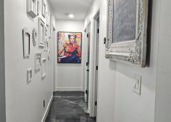Walk 2 Old Town 4 Bathrooms 5 Bedrooms Golf Putting Pool Table 12 Min To Airport Сasa de vacaciones *