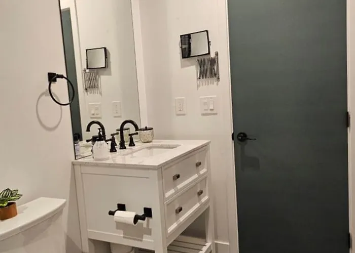 Walk 2 Old Town 4 Bathrooms 5 Bedrooms Golf Putting Pool Table 12 Min To Airport Сasa de vacaciones