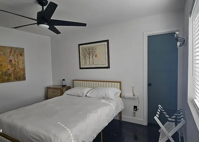 Walk 2 Old Town 4 Bathrooms 5 Bedrooms Golf Putting Pool Table 12 Min To Airport Сasa de vacaciones *