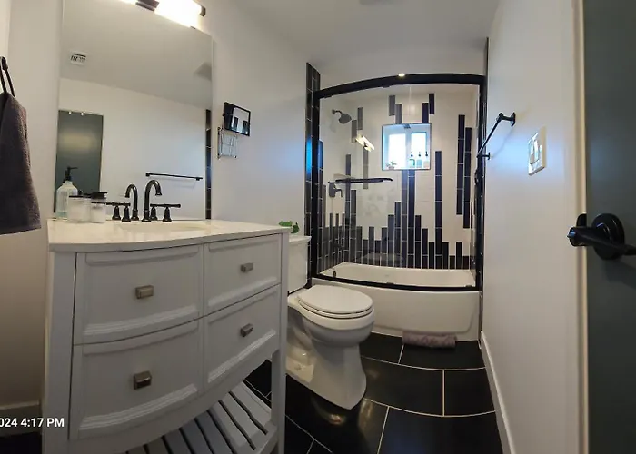 Сasa de vacaciones Walk 2 Old Town 4 Bathrooms 5 Bedrooms Golf Putting Pool Table 12 Min To Airport Scottsdale