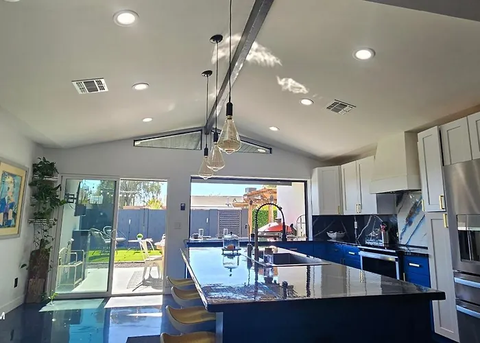 Сasa de vacaciones Walk 2 Old Town 4 Bathrooms 5 Bedrooms Golf Putting Pool Table 12 Min To Airport Scottsdale