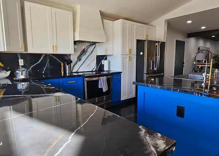 Сasa de vacaciones Walk 2 Old Town 4 Bathrooms 5 Bedrooms Golf Putting Pool Table 12 Min To Airport