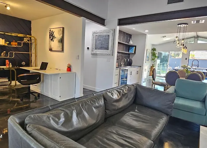 Сasa de vacaciones Walk 2 Old Town 4 Bathrooms 5 Bedrooms Golf Putting Pool Table 12 Min To Airport Scottsdale