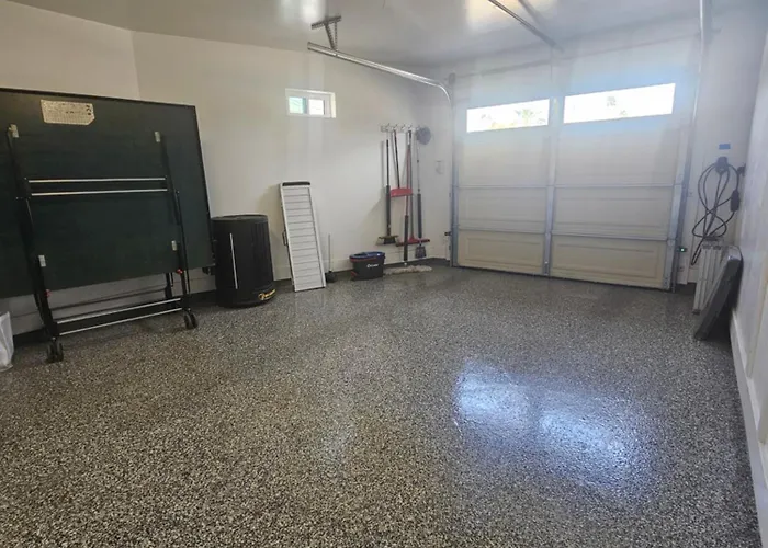 Walk 2 Old Town 4 Bathrooms 5 Bedrooms Golf Putting Pool Table 12 Min To Airport Сasa de vacaciones *